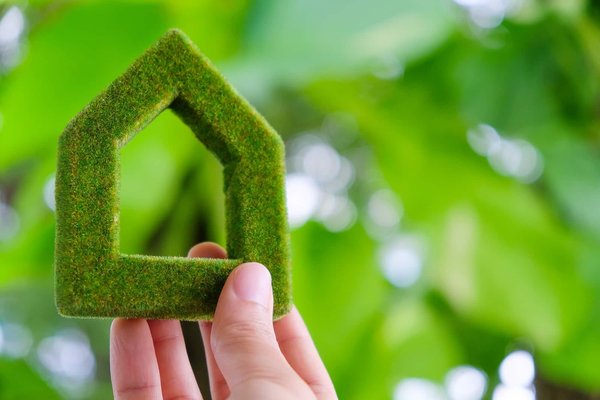 Les différents aspects à prendre en compte lors de la construction d'une maison écologique, tels que les matériaux durables, l'efficacité énergétique, la gestion de l'eau et les technologies innovantes.