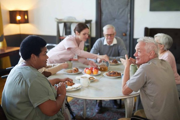 Aménagement de salles à manger conviviales en résidence séniors